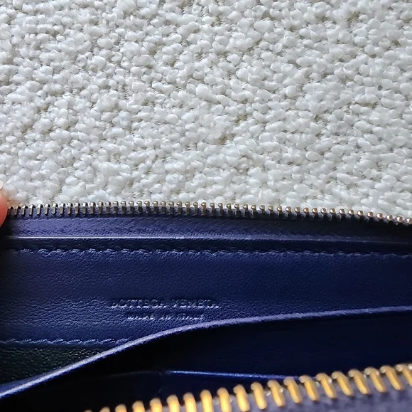 Bottega Veneta Leather Wallet in Deep Blue - Authencity Cert - Picture 10 of 13